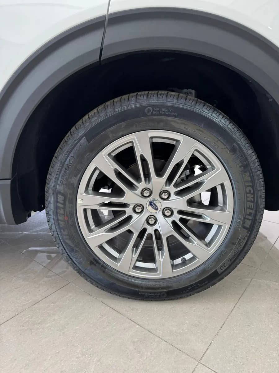 Ford Explorer Platinum 2025 Blanco