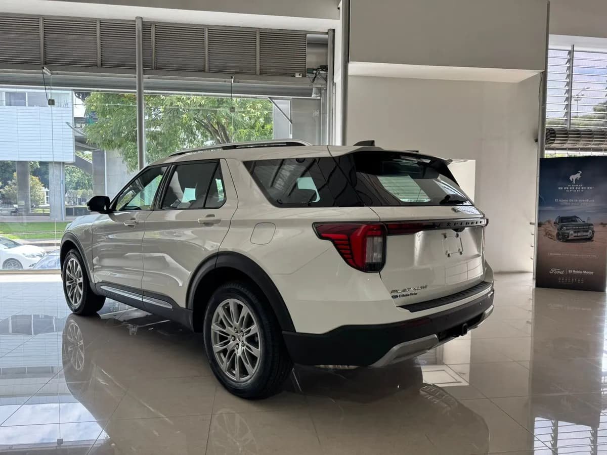 Ford Explorer Platinum 2025 Blanco