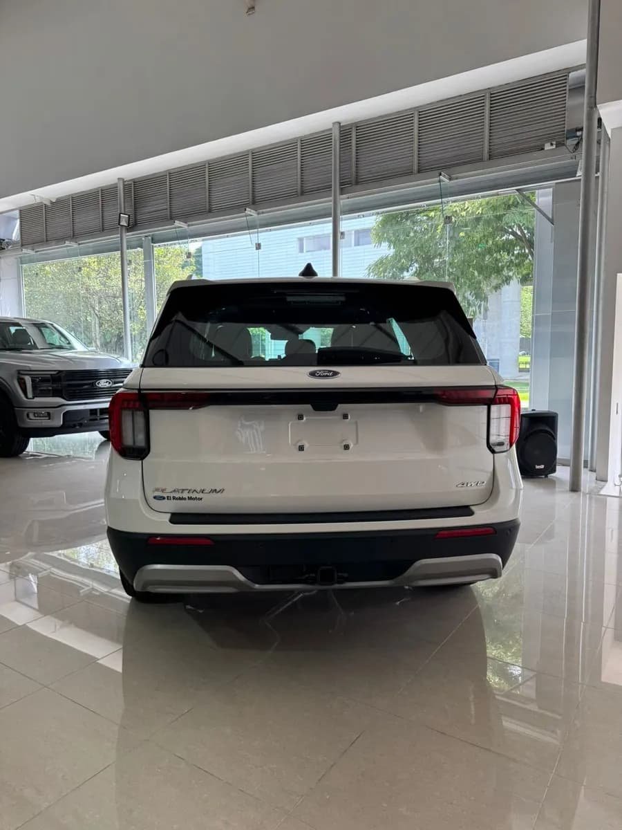 Ford Explorer Platinum 2025 Blanco
