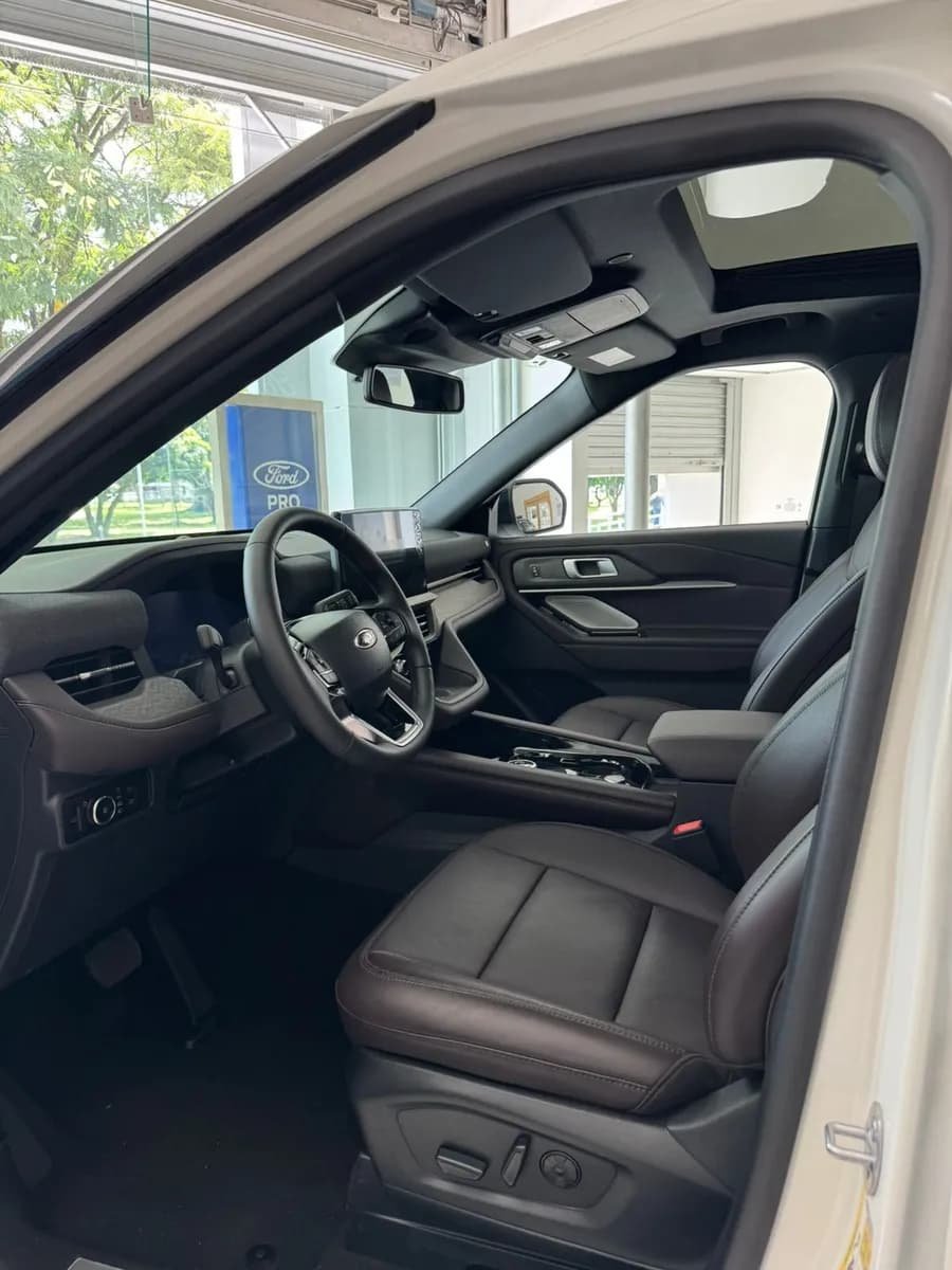 Ford Explorer Platinum 2025 Blanco