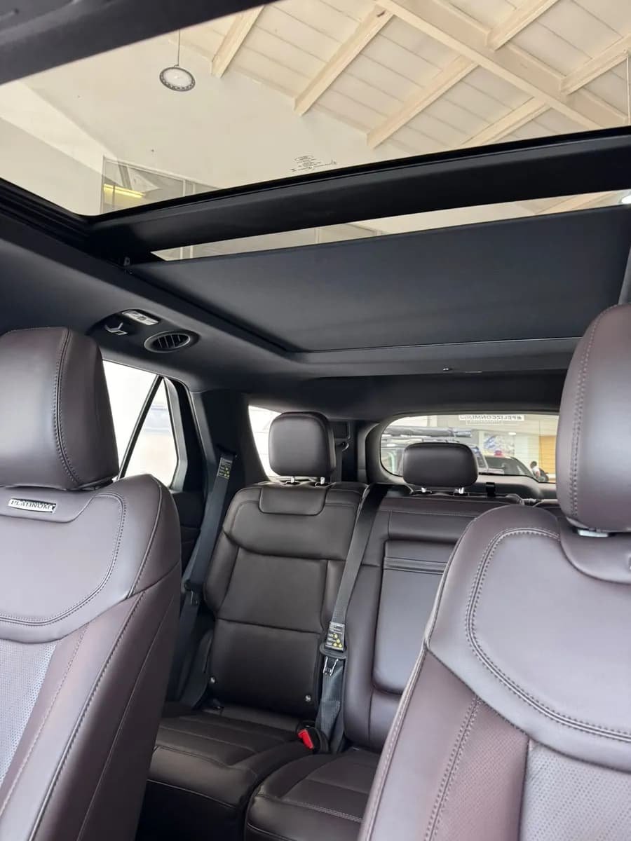 Ford Explorer Platinum 2025 Blanco