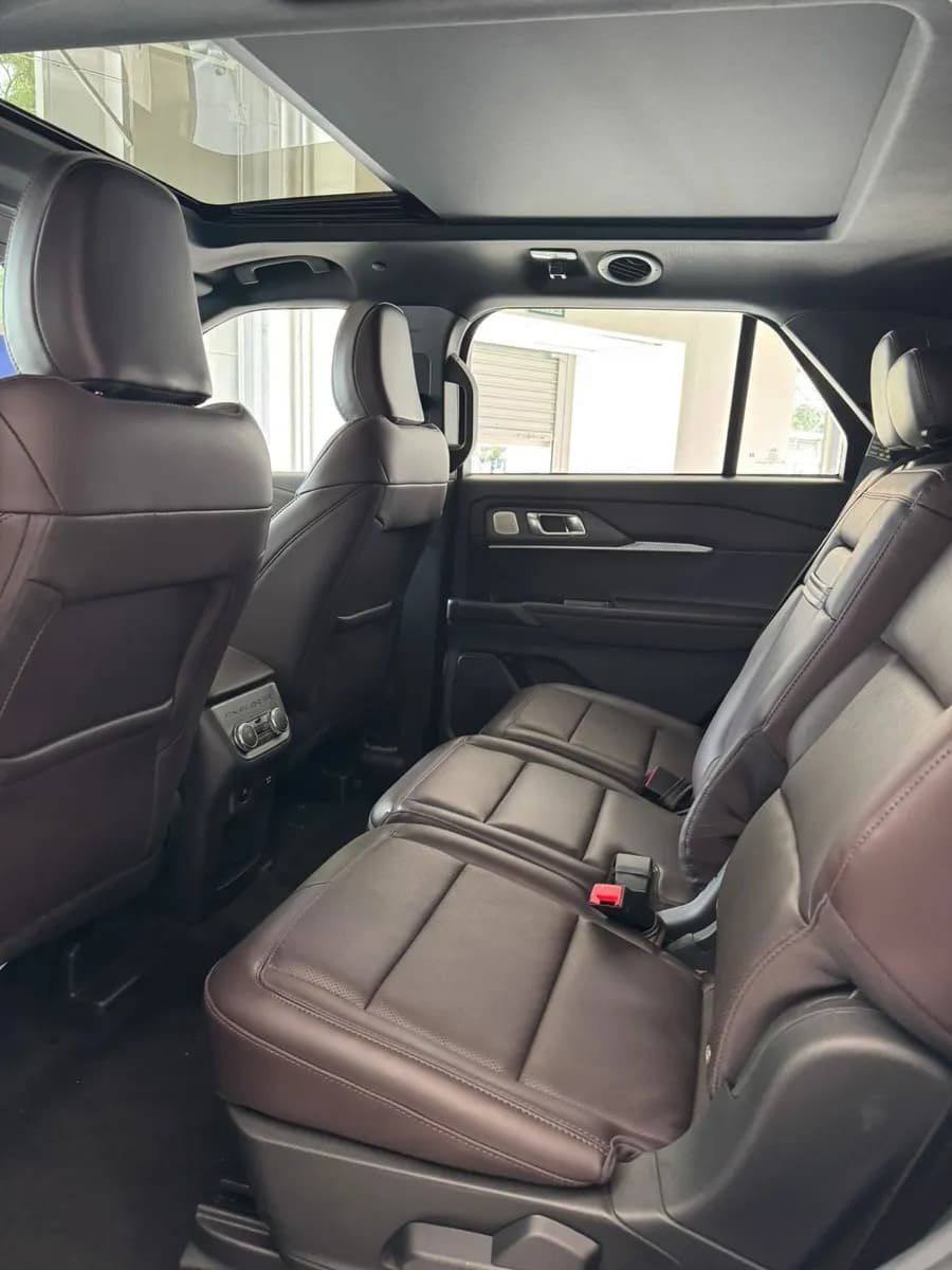 Ford Explorer Platinum 2025 Blanco