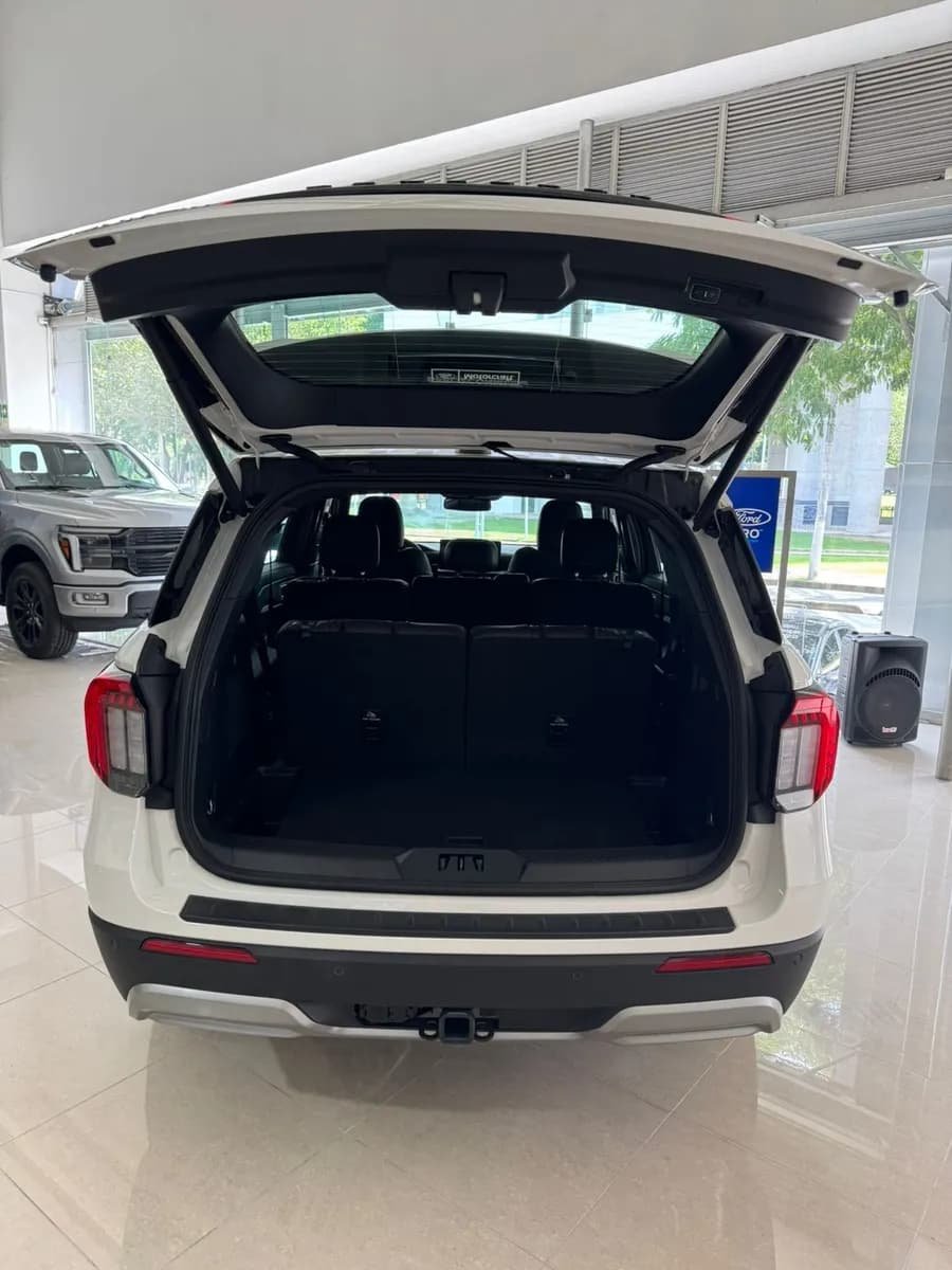 Ford Explorer Platinum 2025 Blanco