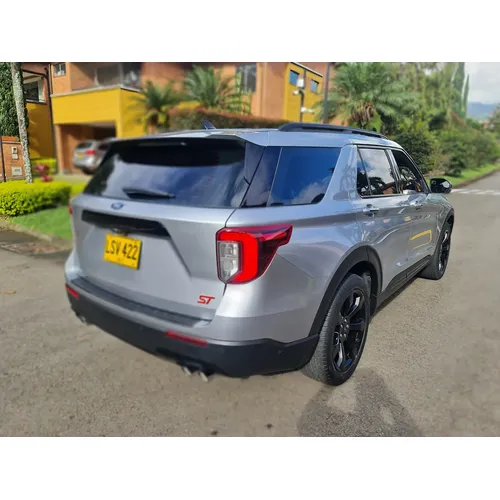 Ford Explorer 2022 Gris Envigado