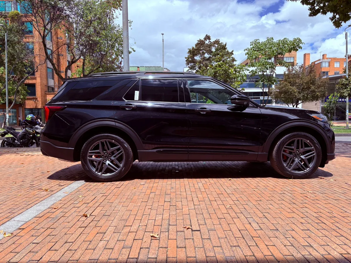 Ford Explorer ST 2025 Negro Bogotá