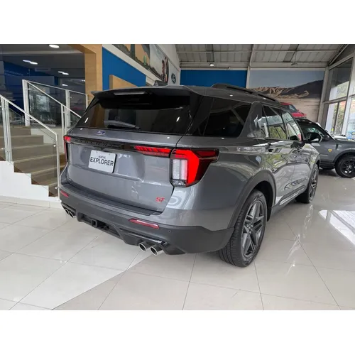 Ford Explorer ST 2025 Gris Bogotá