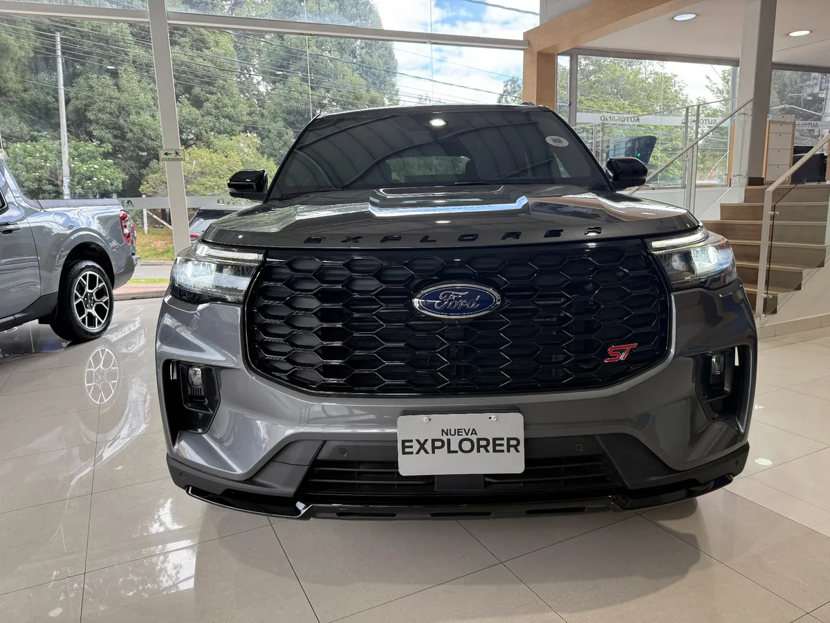 Ford Explorer ST 2025 Gris Bogotá