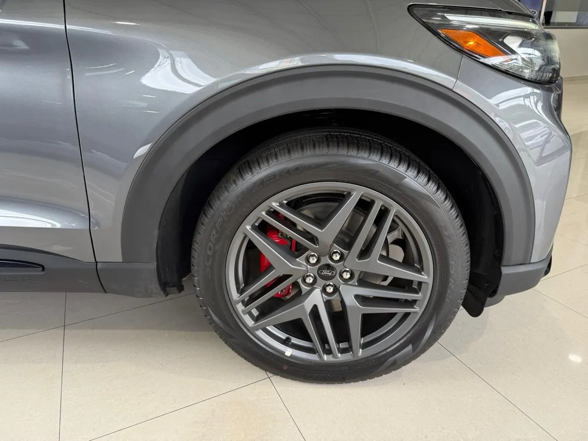 Ford Explorer ST 2025 Gris Bogotá