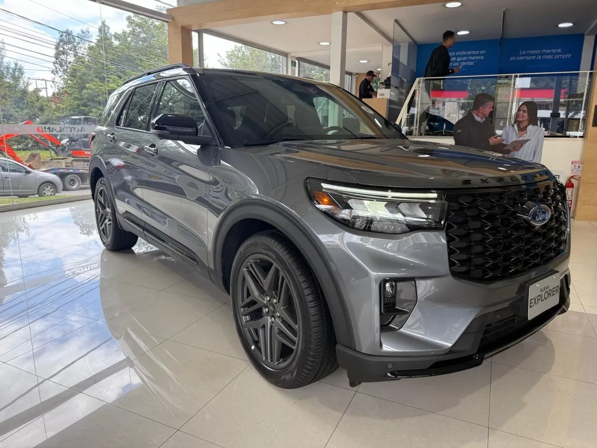 Ford Explorer ST 2025 Gris Bogotá