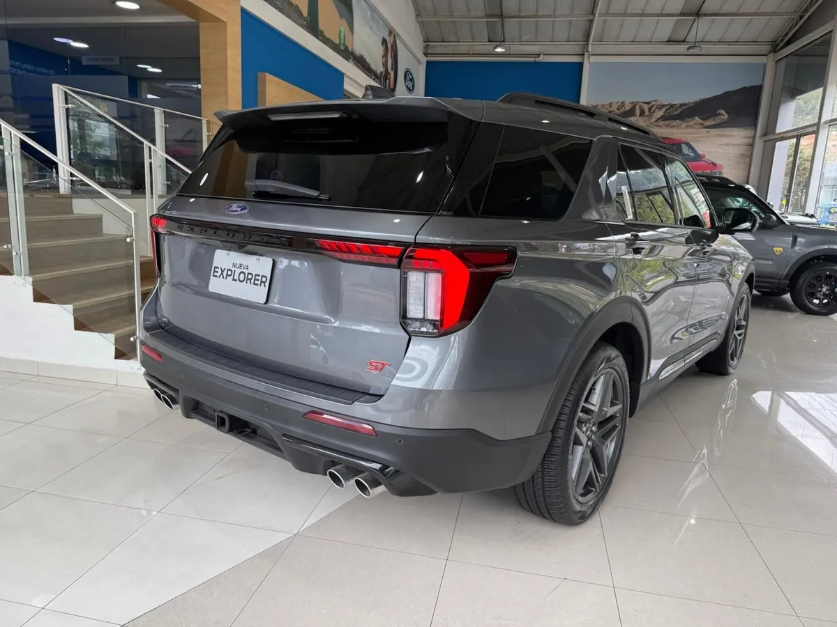 Ford Explorer ST 2025 Gris Bogotá