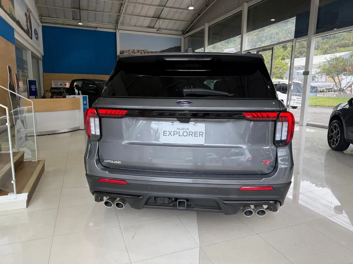 Ford Explorer ST 2025 Gris Bogotá