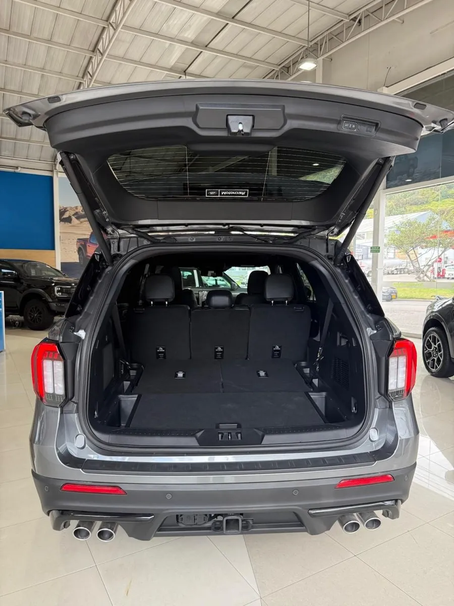 Ford Explorer ST 2025 Gris Bogotá