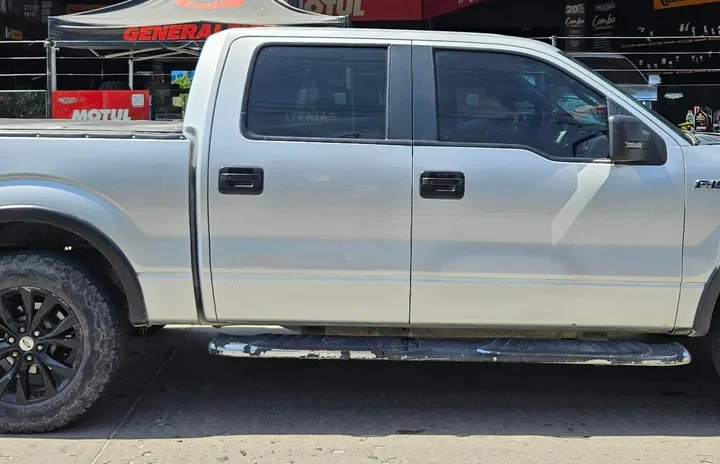 Ford F-150 5.4 4x4 plateado4
