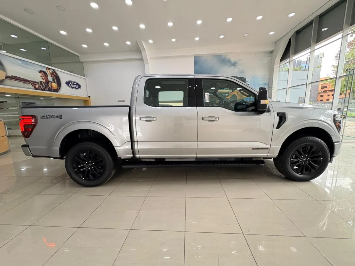 Ford F-150 2025 Plateado Bogotá