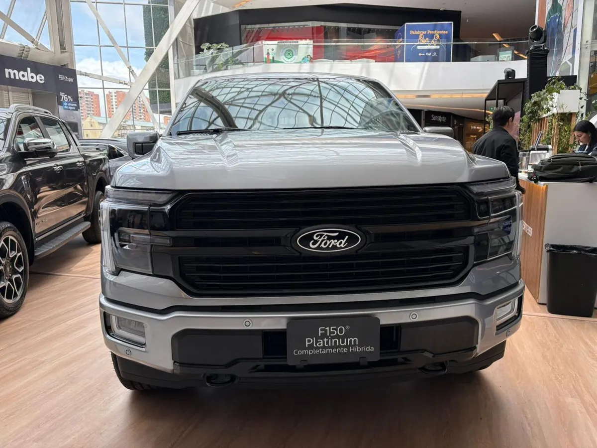 Ford F-150 Platinum 2025 Plateado Medellín