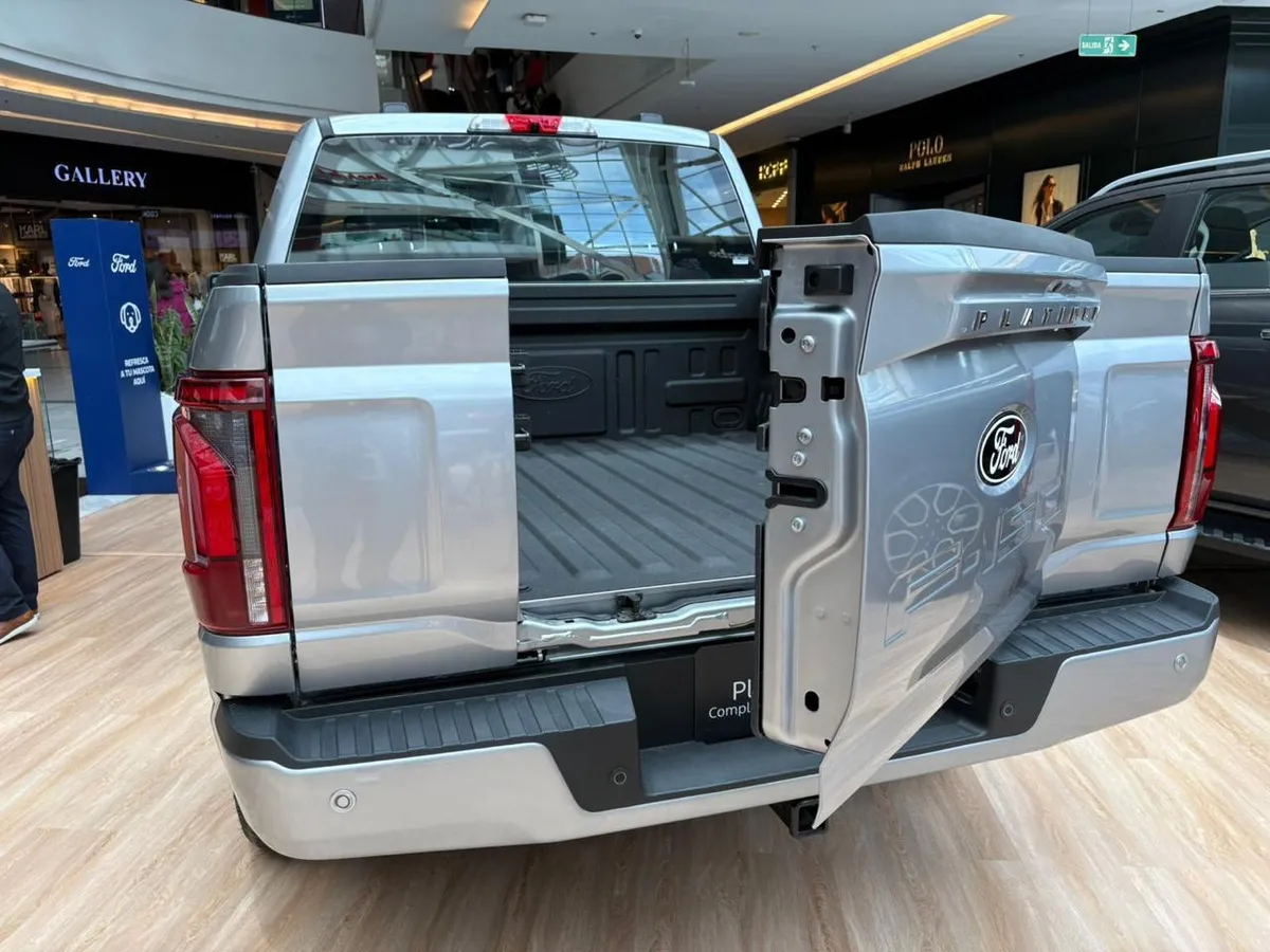 Ford F-150 Platinum 2025 Plateado Medellín