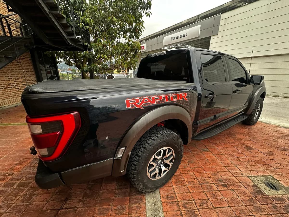 Ford F-150 Raptor 2022 Negra
