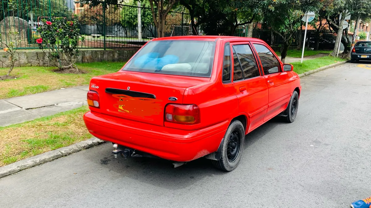 Ford Festiva 2000 Rojo Bogotá