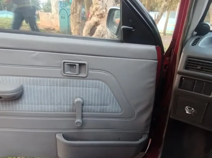 Ford Festiva 1.3 Casual 5p rojo4