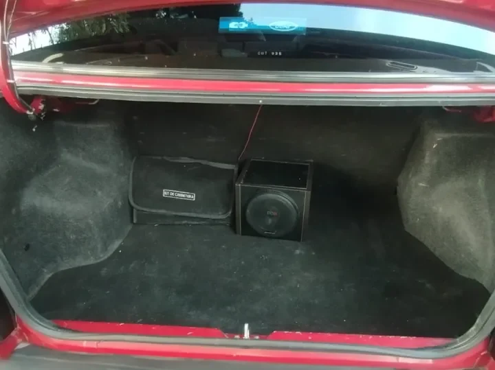 Ford Festiva 1.3 Casual 5p rojo6