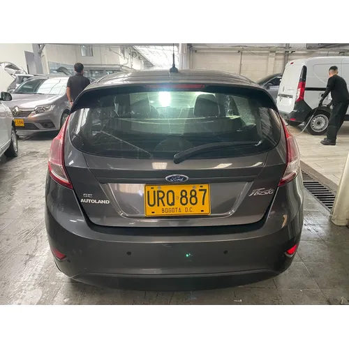 Ford Fiesta SE 2015 Gris Bogotá