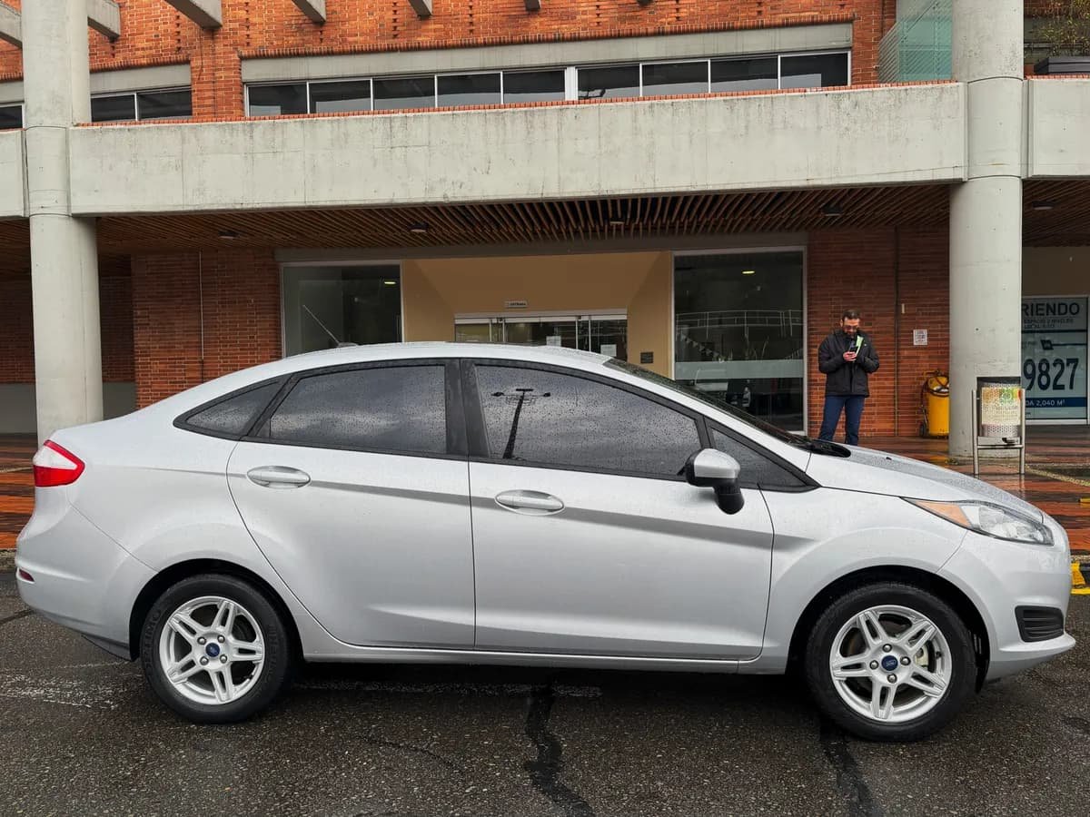 Ford Fiesta 1.6 Sportback 2019 Plateado