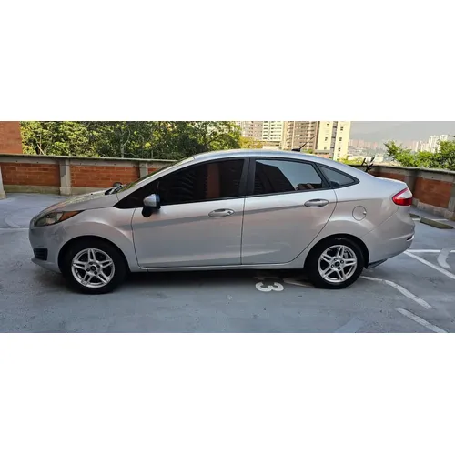 Ford Fiesta 2017 Plateado Sabaneta