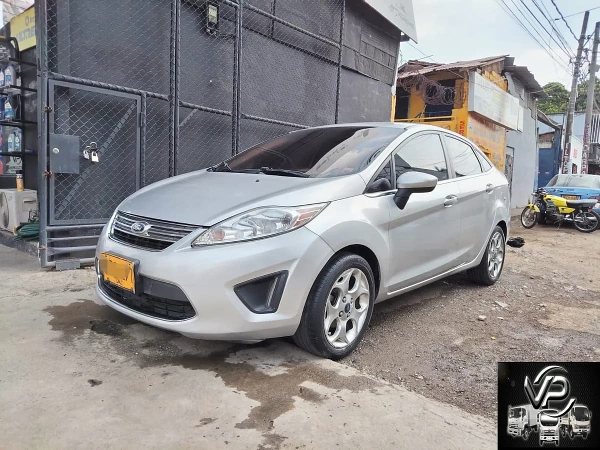 Ford Fiesta SE modelo 2011 Plateado