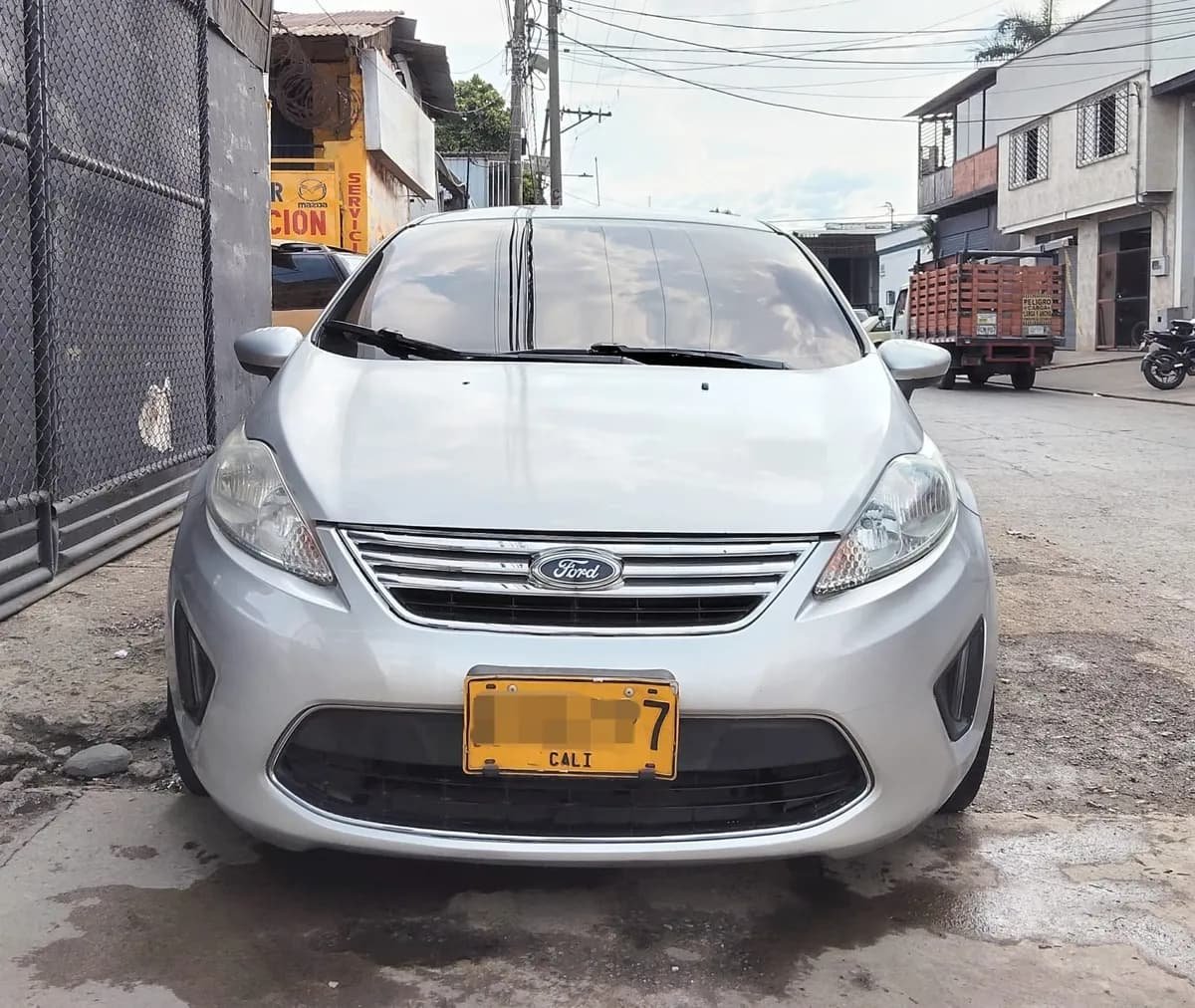 Ford Fiesta SE modelo 2011 Plateado