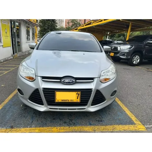 Ford Focus 2013 Plateado Medellín