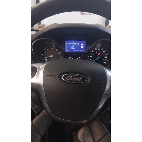 Ford Focus 2013 Plateado Medellín