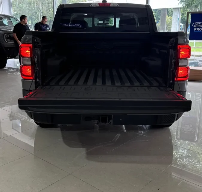 Ford Maverick Lariat Gris 2025 Híbrida6