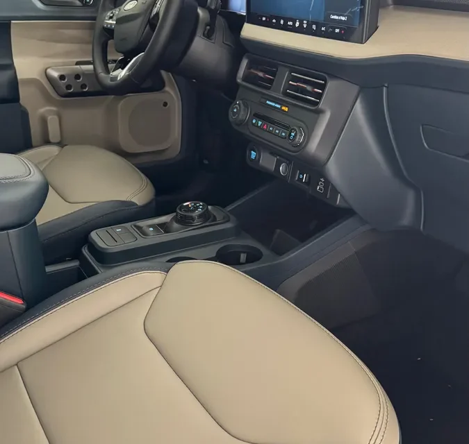 Ford Maverick Lariat Gris 2025 Híbrida7