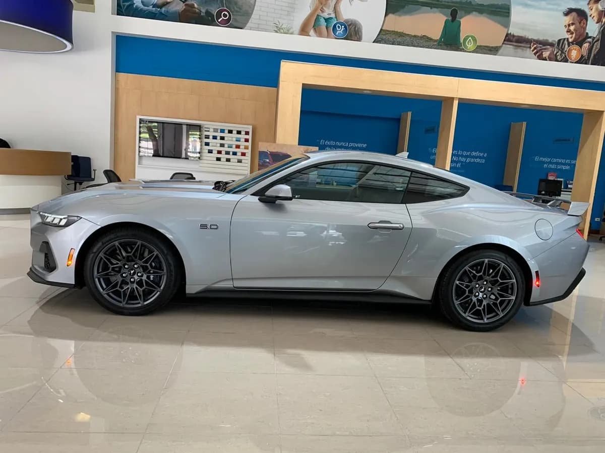 Ford Mustang 5.0 GT Premium 2025 Plata