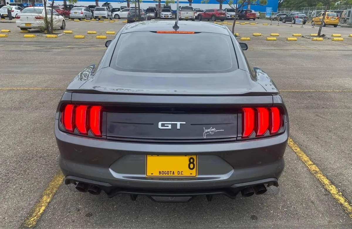 Ford Mustang Gt Premium Fastback Gris