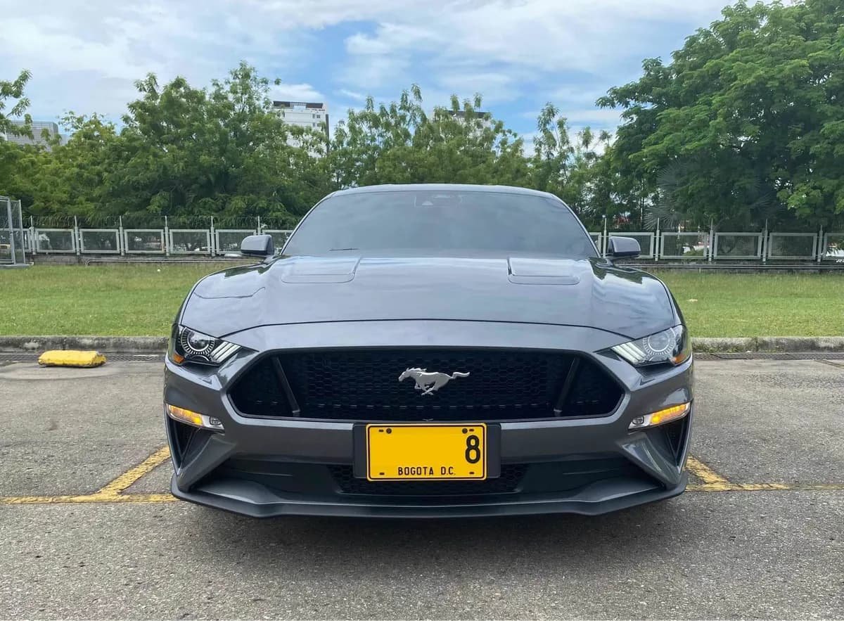 Ford Mustang Gt Premium Fastback Gris