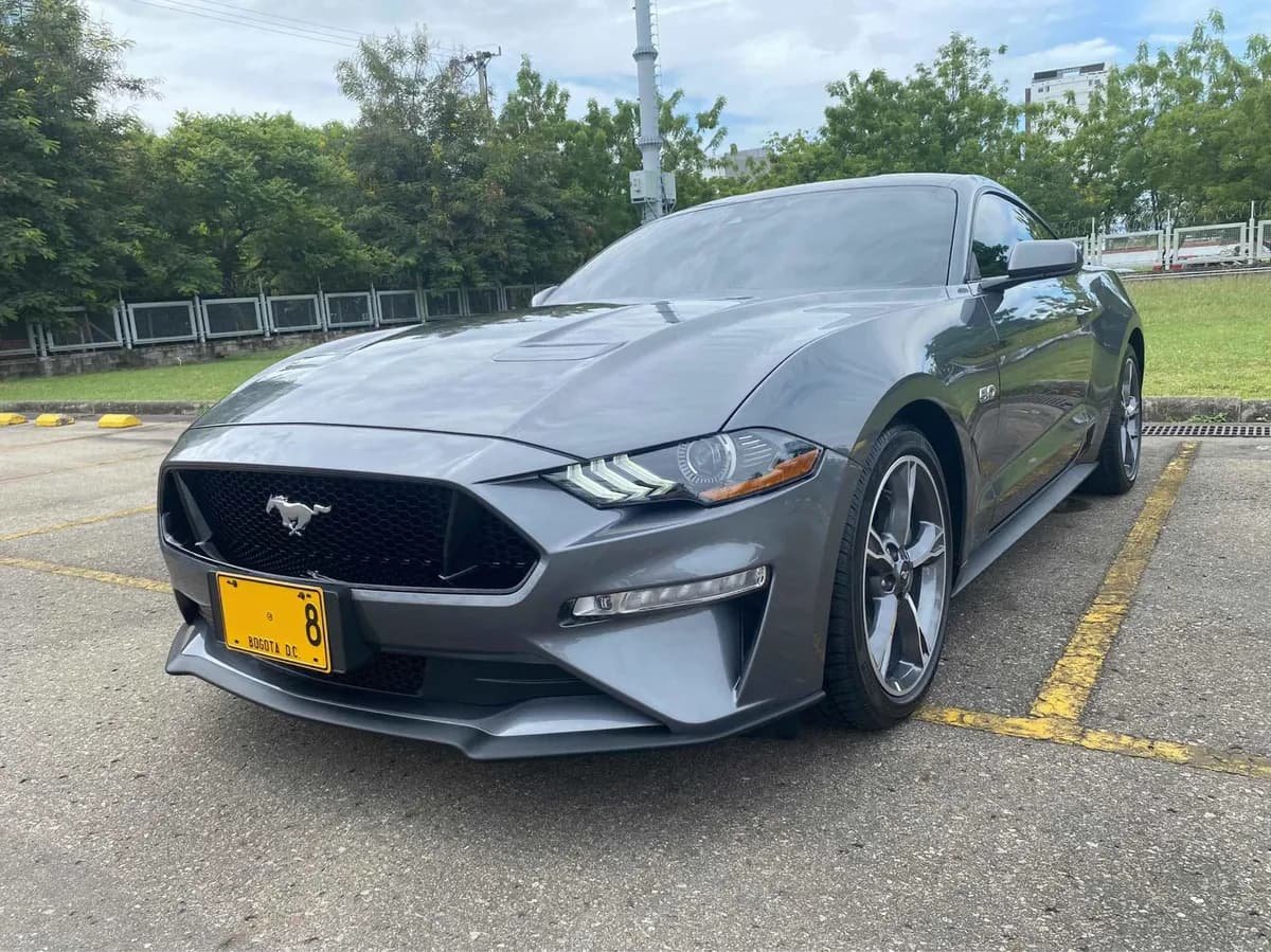 Ford Mustang Gt Premium Fastback Gris