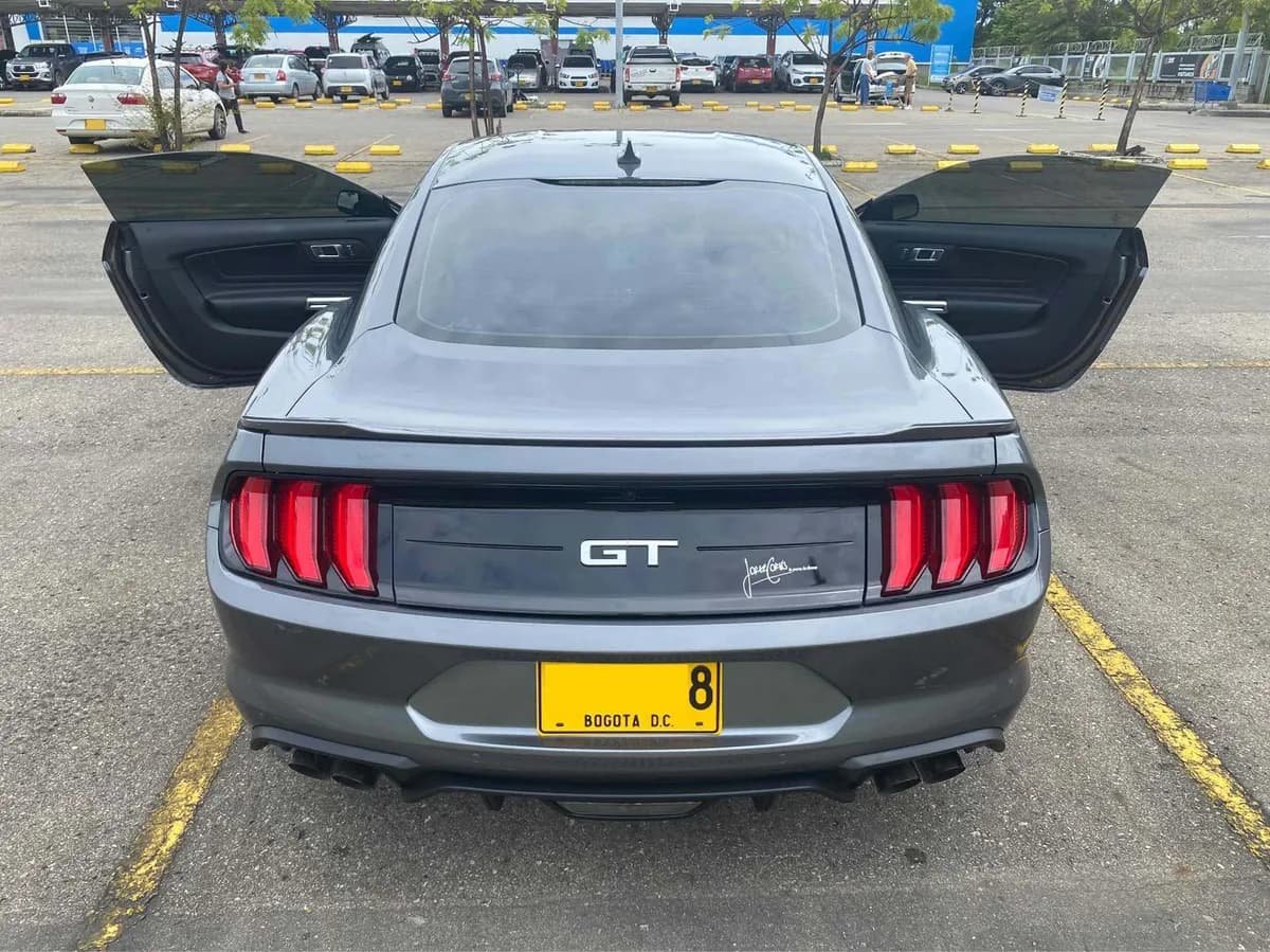 Ford Mustang Gt Premium Fastback Gris