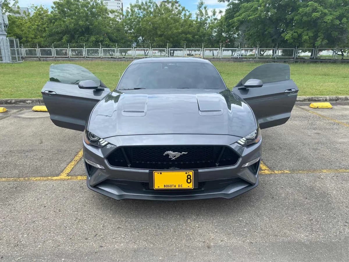 Ford Mustang Gt Premium Fastback Gris