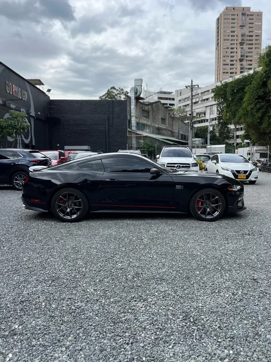 Ford Mustang Mach 1 2021 Negro