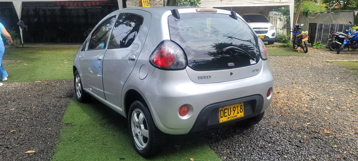 Geely LC 2011 Plateado Cali