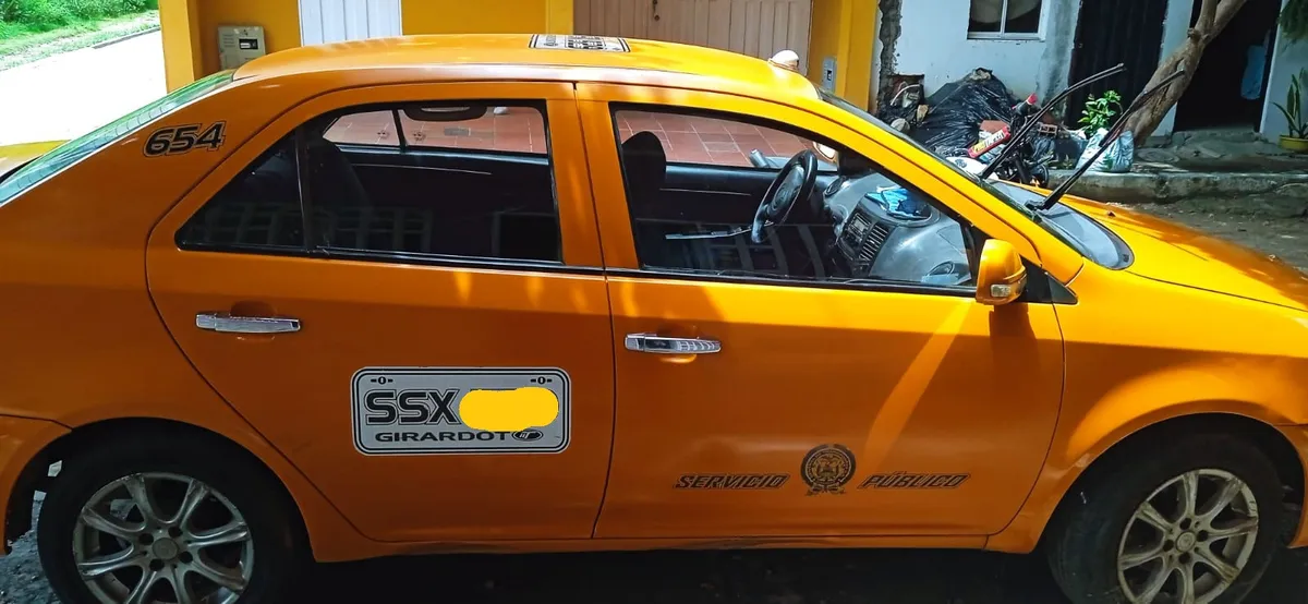 Geely MK 2014 Amarillo Girardot