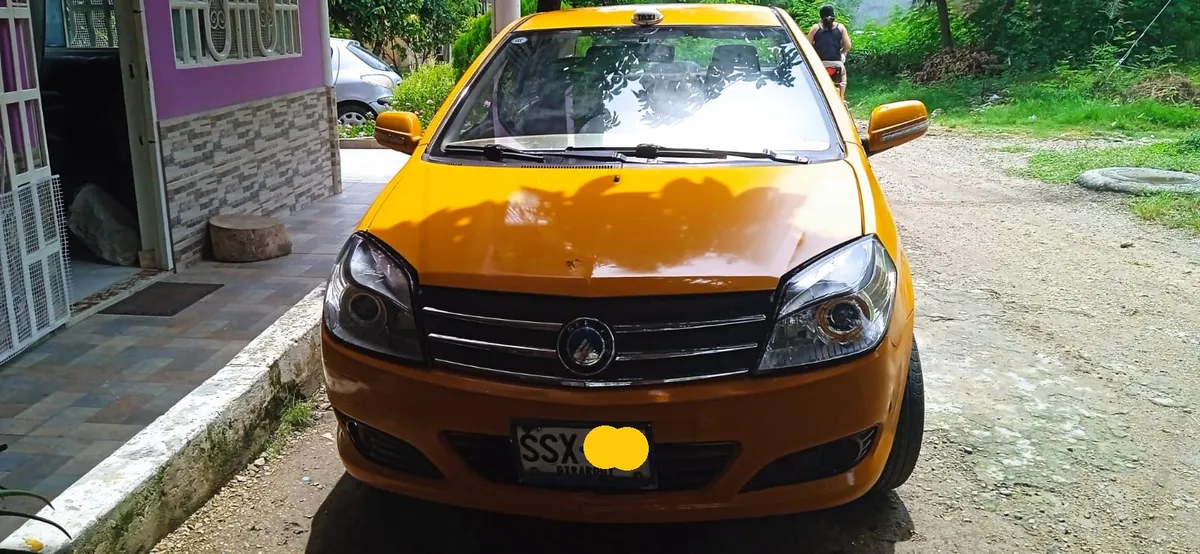 Geely MK 2014 Amarillo Girardot