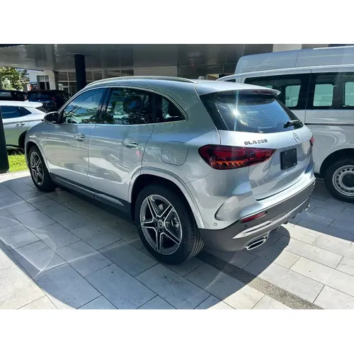Mercedes-Benz GLA 250 2027 Plateado Bogotá