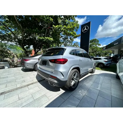 Mercedes-Benz GLA 250 2027 Plateado Bogotá