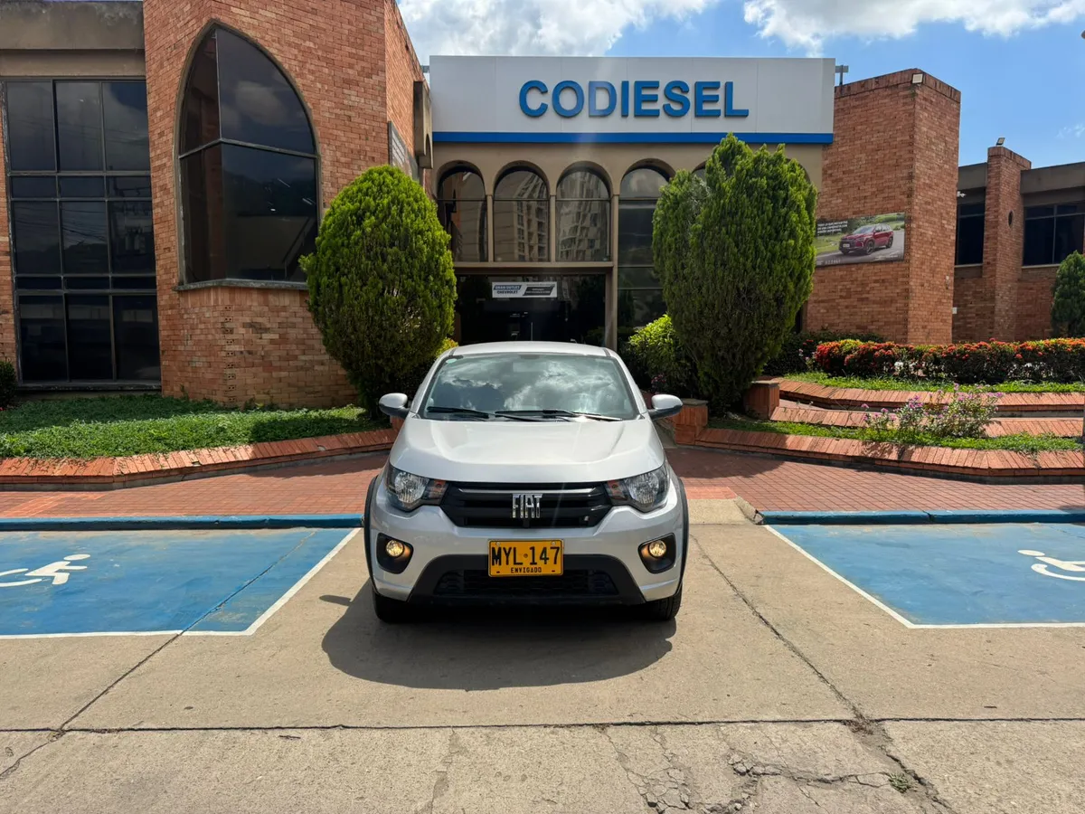 Fiat Mobi 2024 Plateado Girón