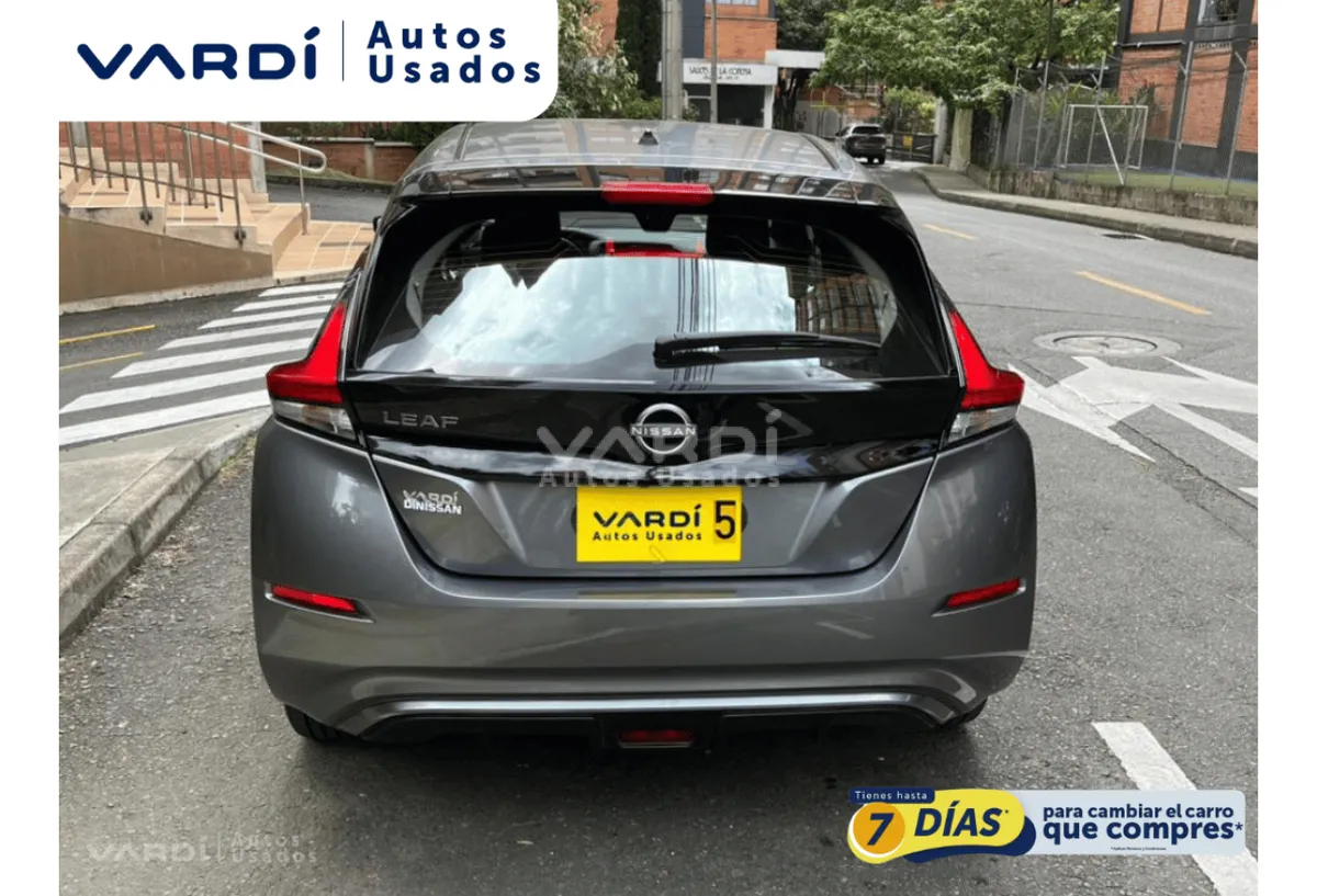 Nissan Leaf 2024 Gris Medellín