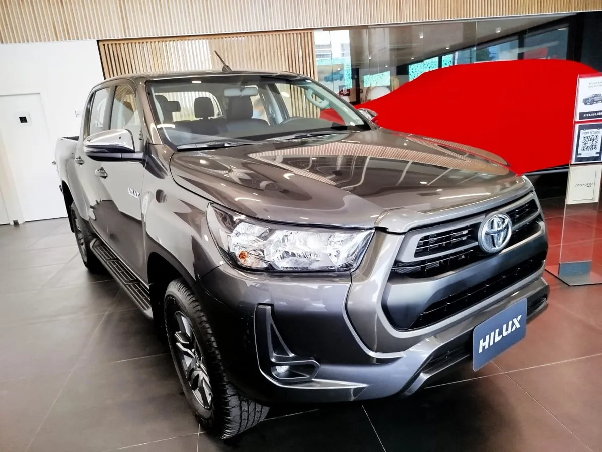 Toyota Hilux 2026 Gris Barrancabermeja