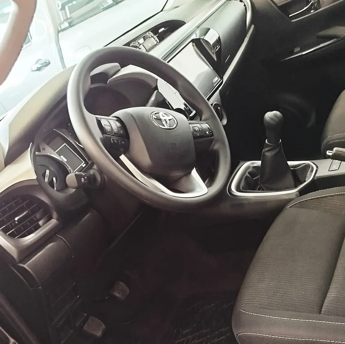 Toyota Hilux 2026 Gris Barrancabermeja