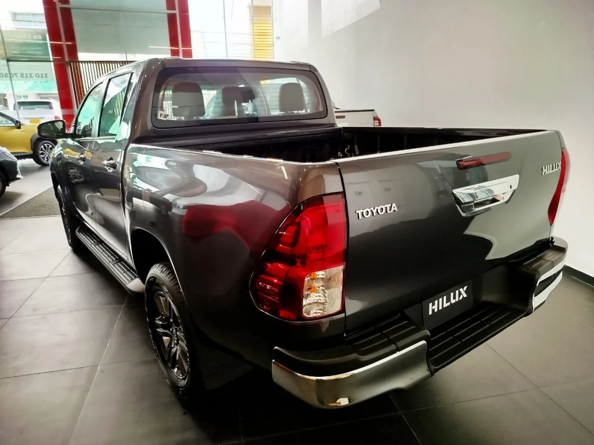 Toyota Hilux 2026 Gris Barrancabermeja